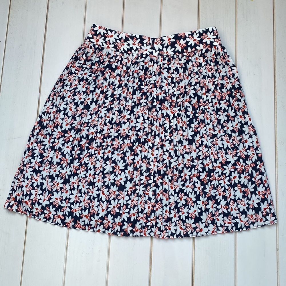 NWT Floral pleated mini skirt    - Picture 8 of 10